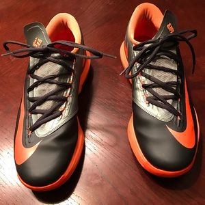 I am selling the KD VI.